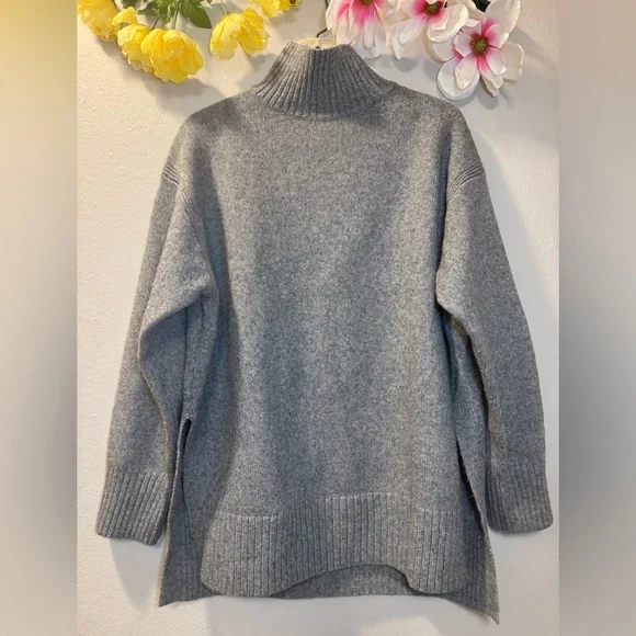 H&M Gray Ribbed Mock Neck Sweater - Picture 1 of 10